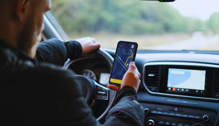 Why Vehicle Tracking Is Becoming a Standard Safety Feature